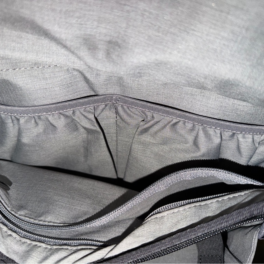 Briggs & Riley Black Messenger Bag - Picture 5 of 9